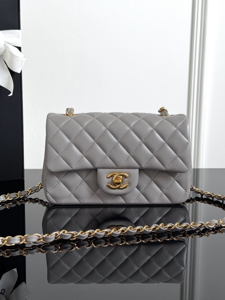 CHANEL（シャネル）クラシックフラップ 20（CF）方胖子 / 小型バッグ ライトグレー ラムスキン + シルバー金具 コピー品