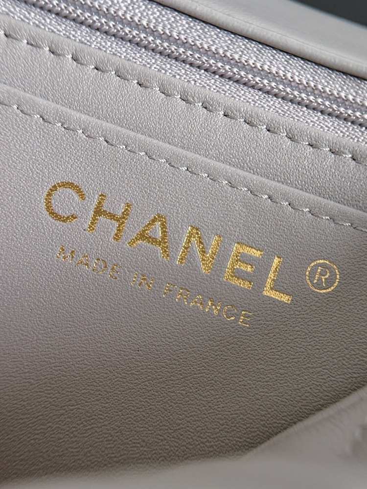 CHANEL（シャネル）クラシックフラップ 20（CF）方胖子 / 小型バッグ ライトグレー ラムスキン + シルバー金具 コピー品