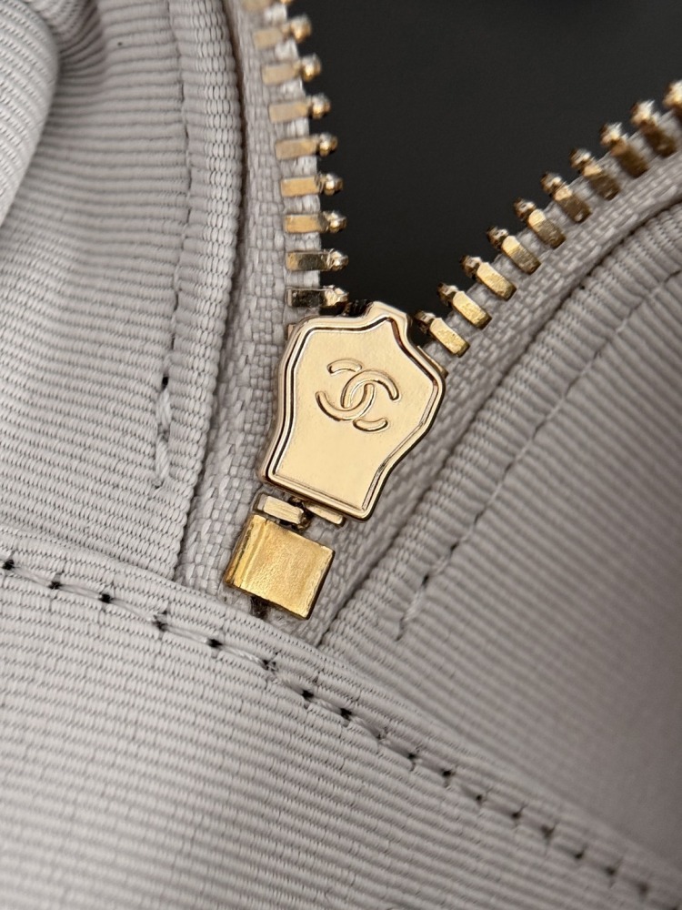 CHANEL（シャネル）25B コメットシリーズ 長方形コスメポーチ ホワイト リザードレザー コピー品