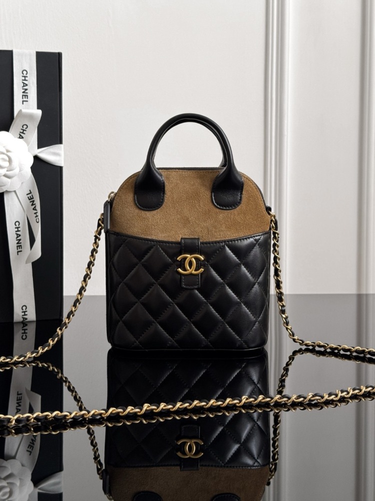 CHANEL（シャネル）25A 高級手工坊シリーズ スエード＆レザー コンビ ベルベットシェルバッグ（縦型モバイルバッグ / ハンドバッグ） コピー品