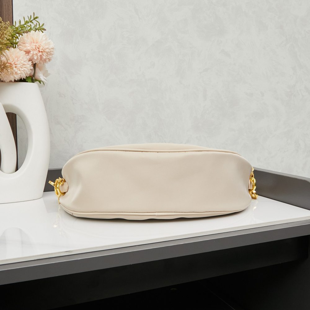Prada（プラダ）Re-Edition 2005 再生ナイロン ヘビーデューティー Hobo バッグ コピー品