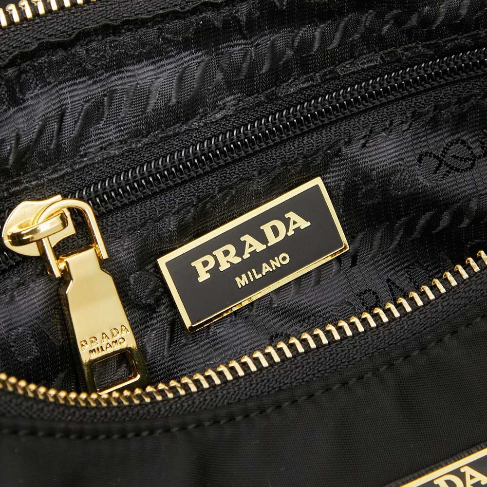 Prada（プラダ）Re-Edition 2005 再生ナイロン ヘビーデューティー Hobo バッグ ブラック コピー品