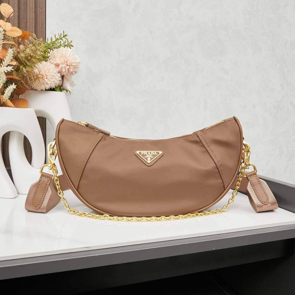 Prada（プラダ）Re-Edition 2005 再生ナイロン ヘビーデューティー Hobo バッグ ブラウン コピー品