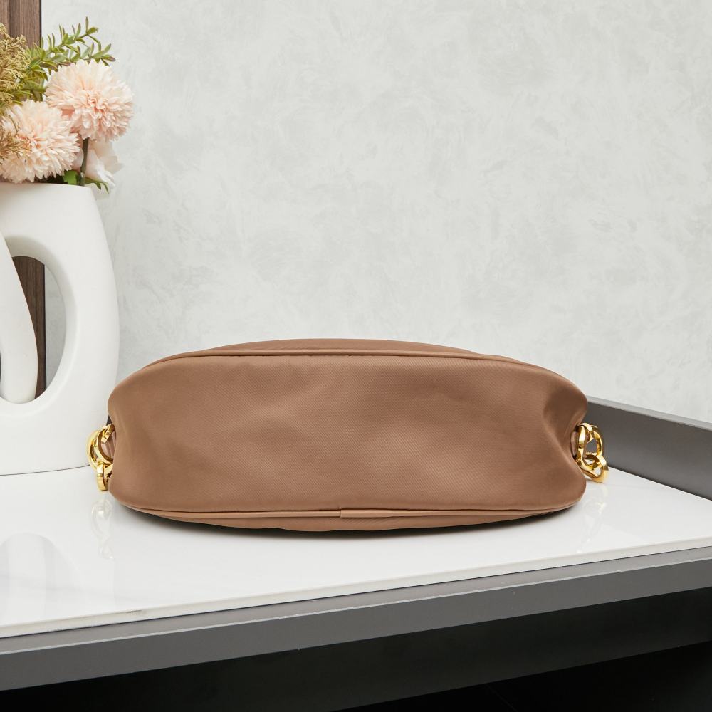 Prada（プラダ）Re-Edition 2005 再生ナイロン ヘビーデューティー Hobo バッグ ブラウン コピー品