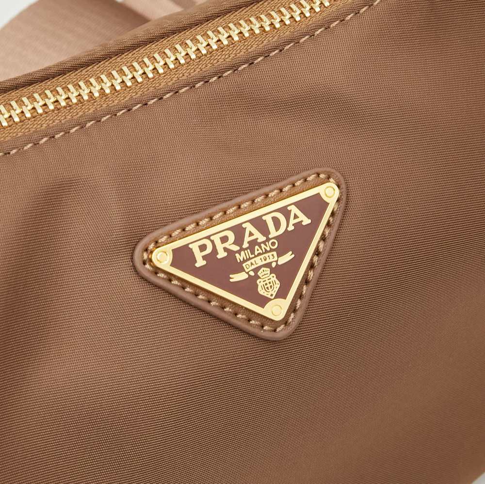 Prada（プラダ）Re-Edition 2005 再生ナイロン ヘビーデューティー Hobo バッグ ブラウン コピー品