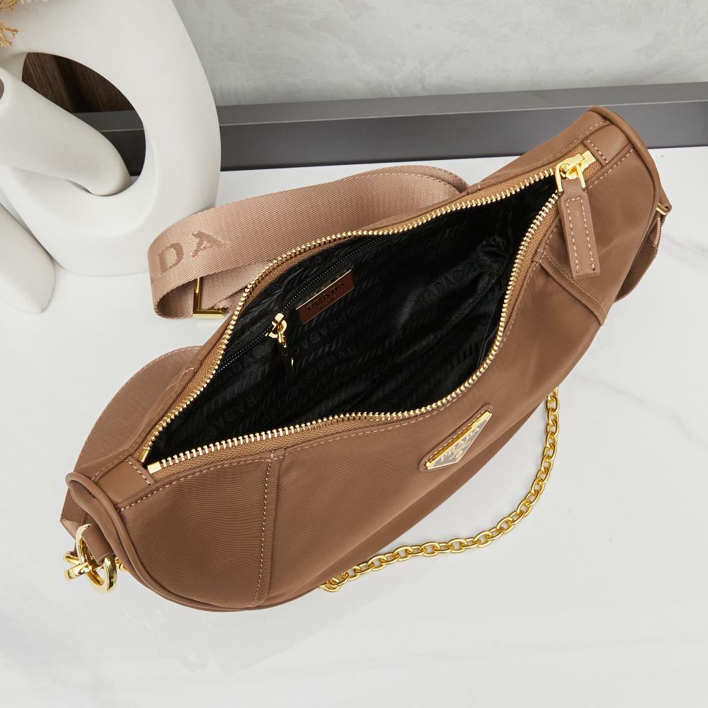 Prada（プラダ）Re-Edition 2005 再生ナイロン ヘビーデューティー Hobo バッグ ブラウン コピー品