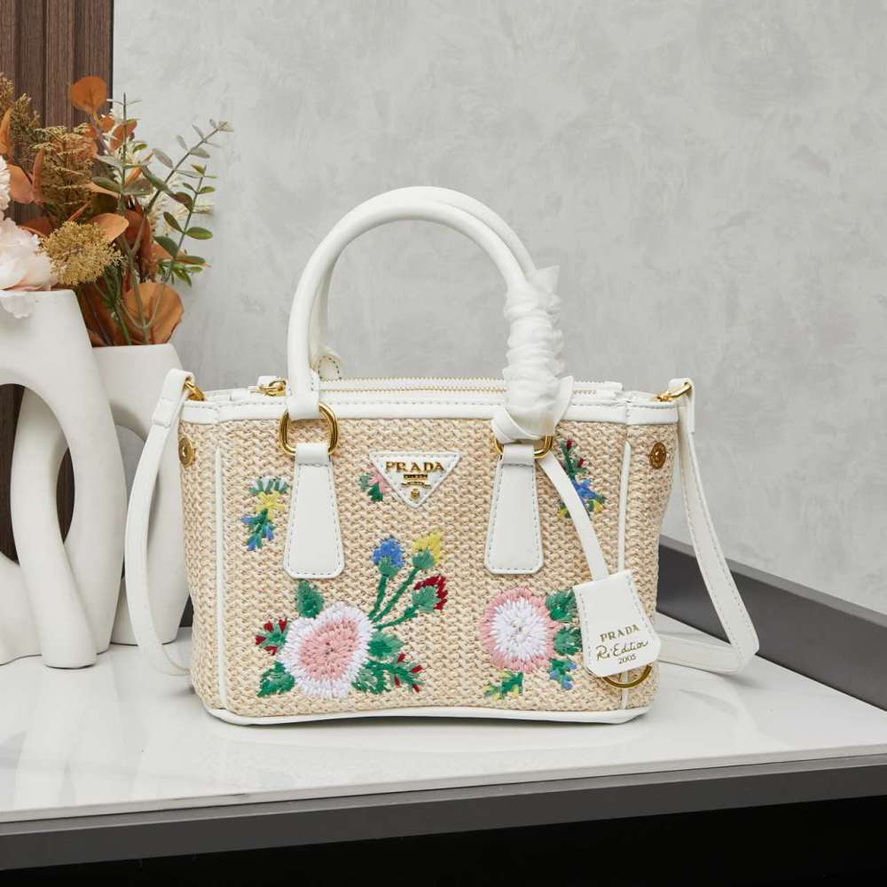 Prada（プラダ）Galleria（ガレリア）シリーズ 草編み刺繍限定ミニバッグ ホワイト コピー品