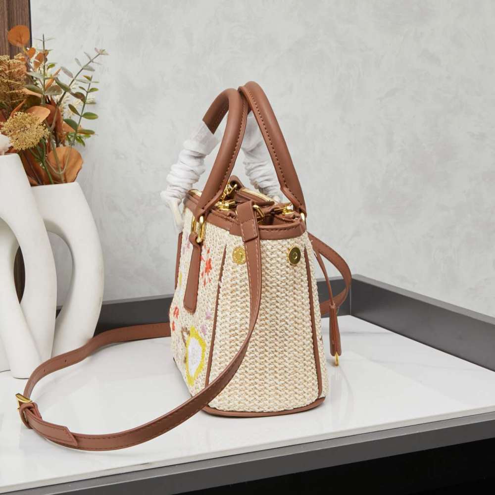 Prada（プラダ）Galleria（ガレリア）シリーズ 草編み刺繍限定ミニバッグ ブラウン コピー品