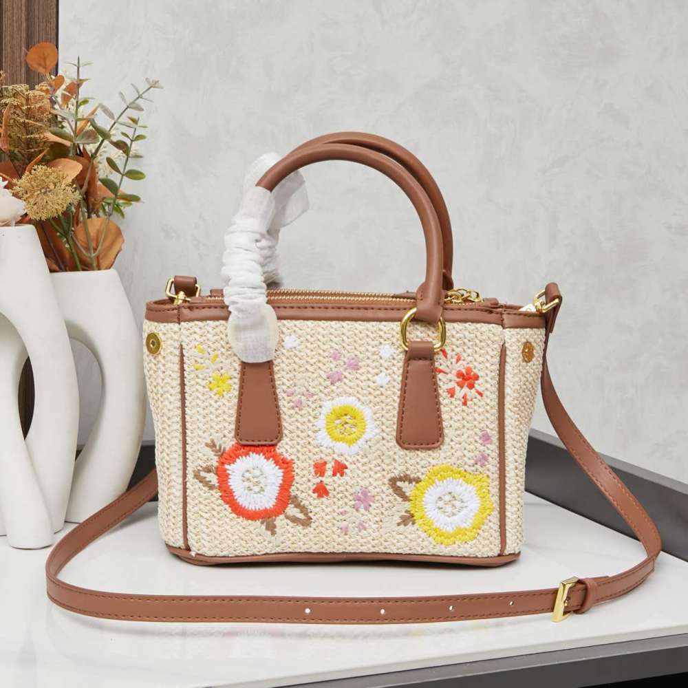Prada（プラダ）Galleria（ガレリア）シリーズ 草編み刺繍限定ミニバッグ ブラウン コピー品