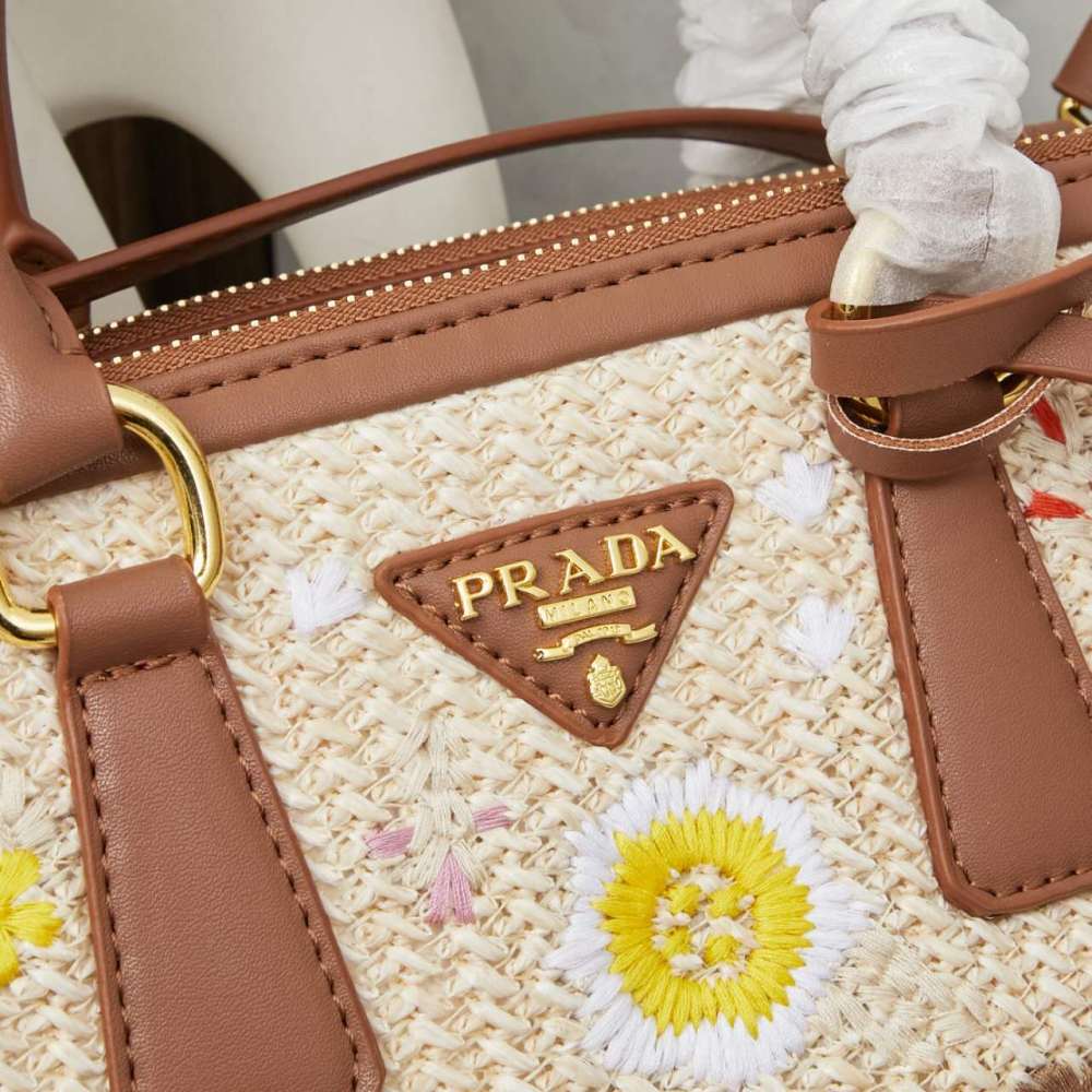 Prada（プラダ）Galleria（ガレリア）シリーズ 草編み刺繍限定ミニバッグ ブラウン コピー品