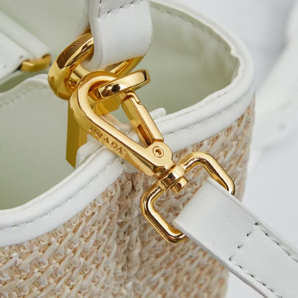 Prada（プラダ）Re-Edition 2005 草編み刺繍ミニバケツバッグ ホワイト コピー品