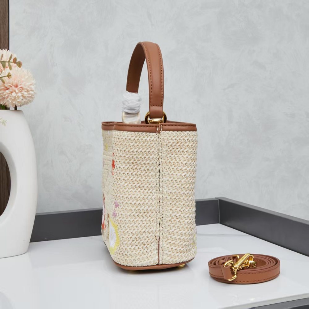 Prada（プラダ）Re-Edition 2005 草編み刺繍ミニバケツバッグ ブラウン コピー品
