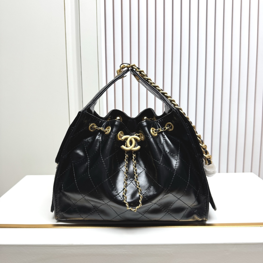 Chanel（シャネル）25C オイルドカーフスキン Hobo 腋下バッグ 小型 ブラック 30x26x14cm コピー品