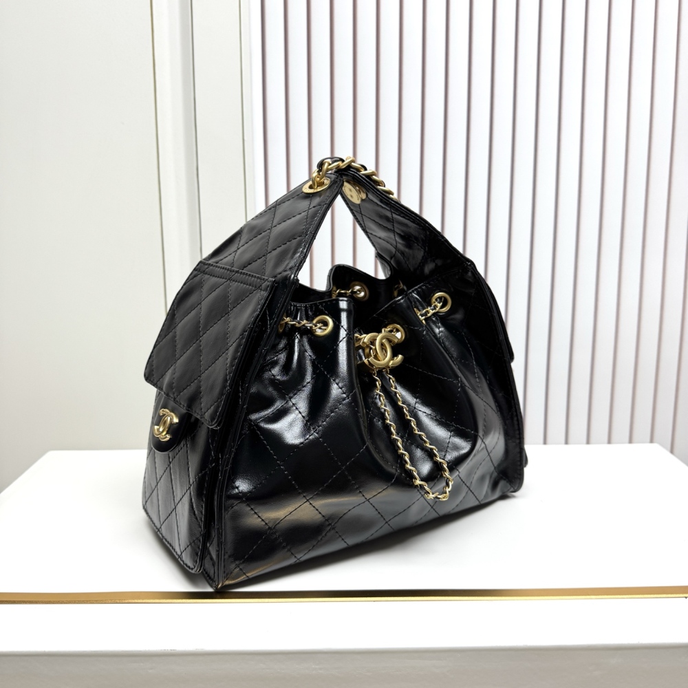 Chanel（シャネル）25C オイルドカーフスキン Hobo 腋下バッグ 小型 ブラック 30x26x14cm コピー品