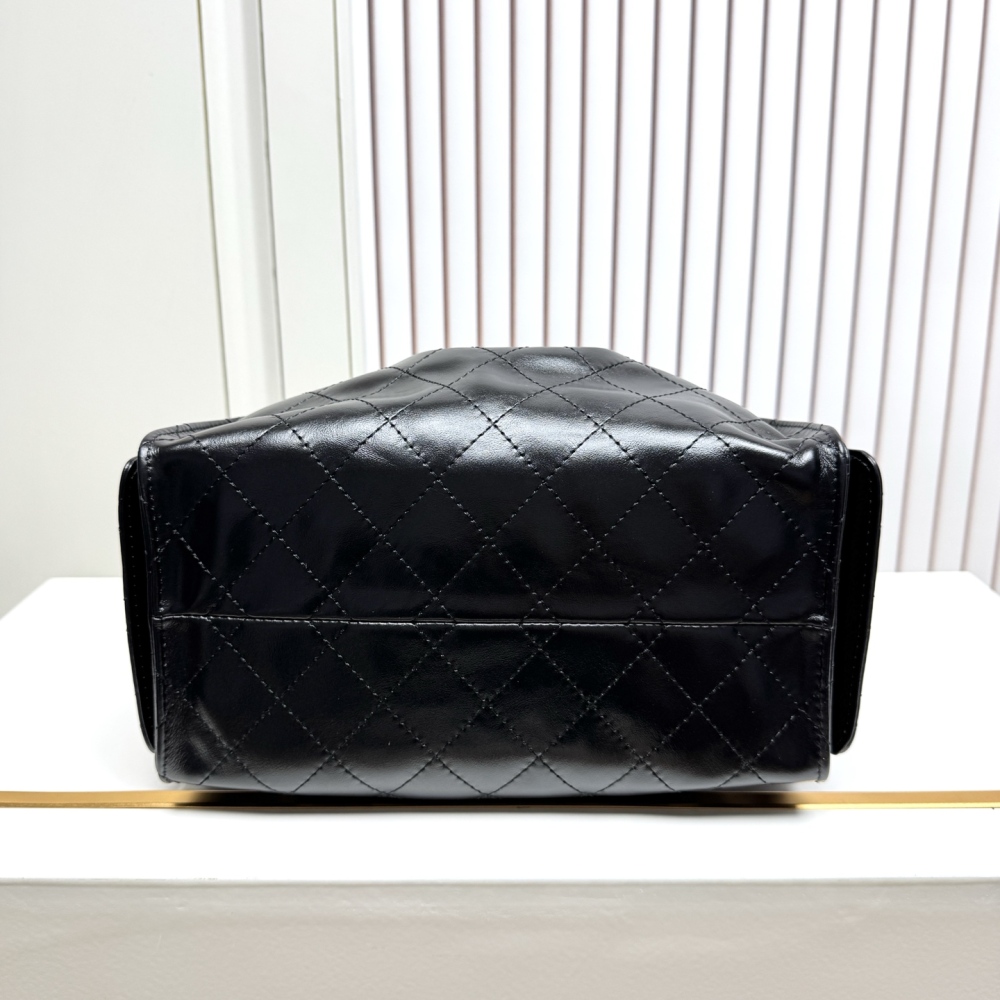 Chanel（シャネル）25C オイルドカーフスキン Hobo 腋下バッグ 小型 ブラック 30x26x14cm コピー品