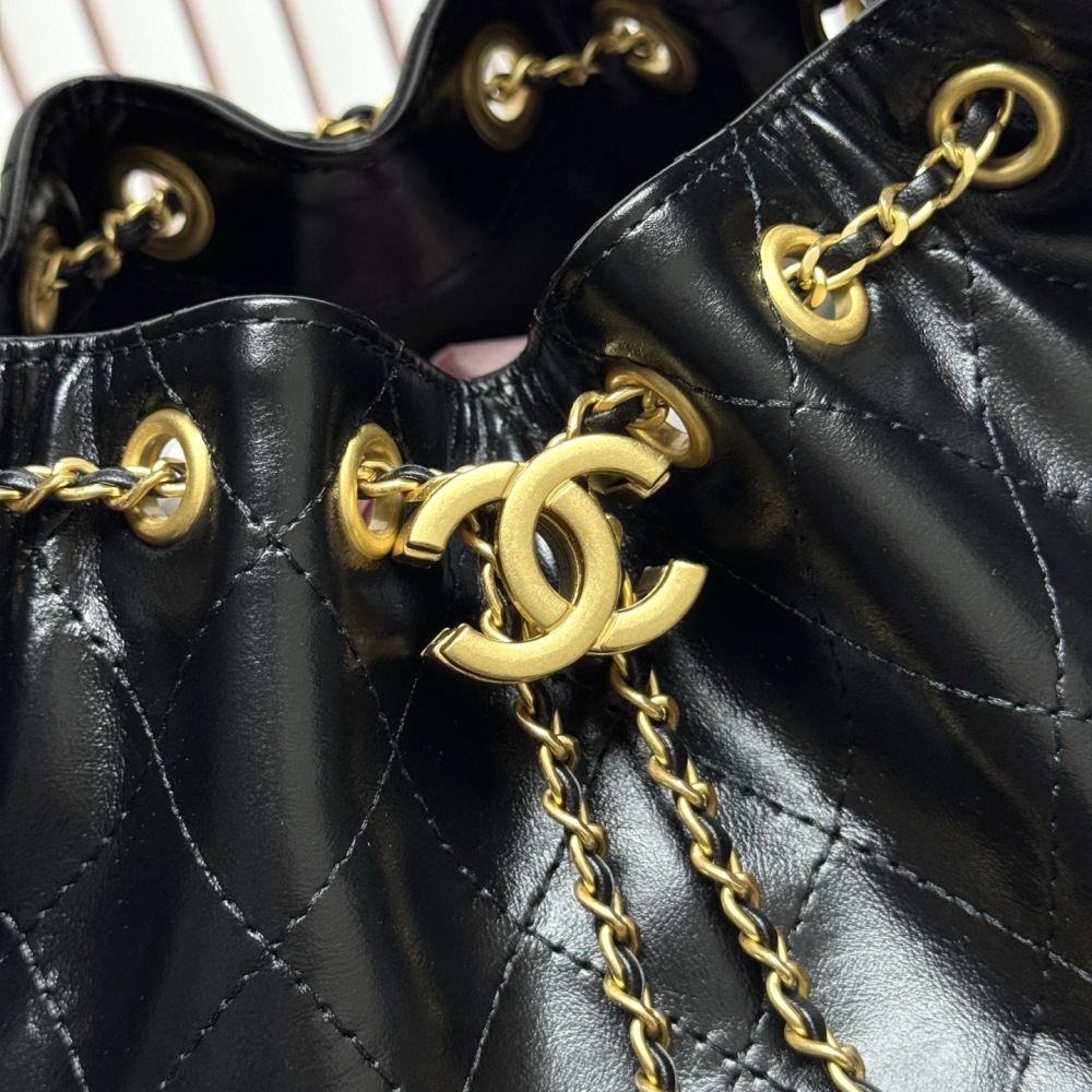 Chanel（シャネル）25C オイルドカーフスキン Hobo 腋下バッグ 小型 ブラック 30x26x14cm コピー品