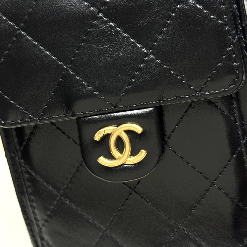 Chanel（シャネル）25C オイルドカーフスキン Hobo 腋下バッグ 小型 ブラック 30x26x14cm コピー品