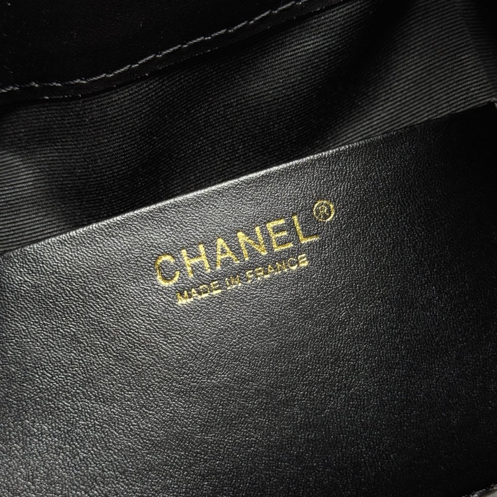 Chanel（シャネル）25C マットカーフスキン Hobo 腋下バッグ 小型 30x26x14cm ブラック コピー品