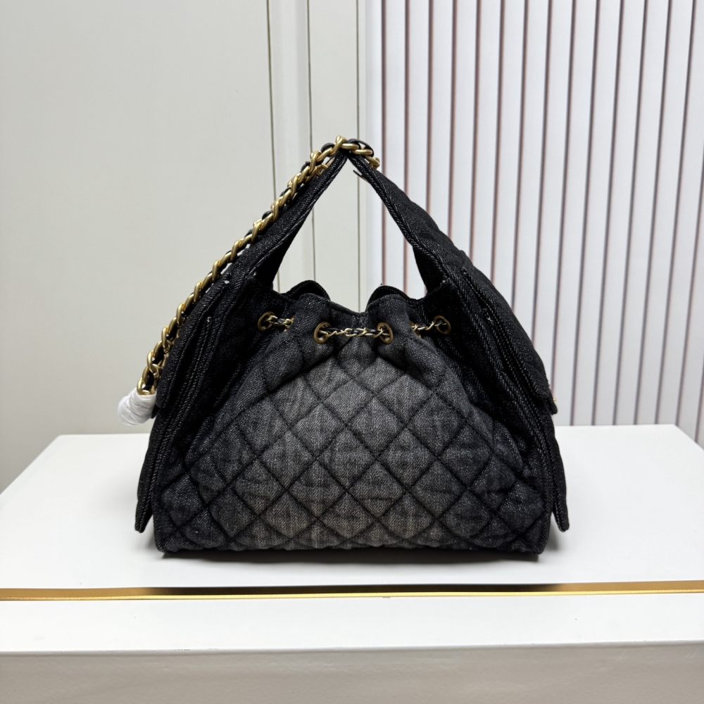 Chanel（シャネル）25C ウォッシュドデニム グラデーション Hobo 腋下バッグ 小型 30x26x14cm ブラック コピー品