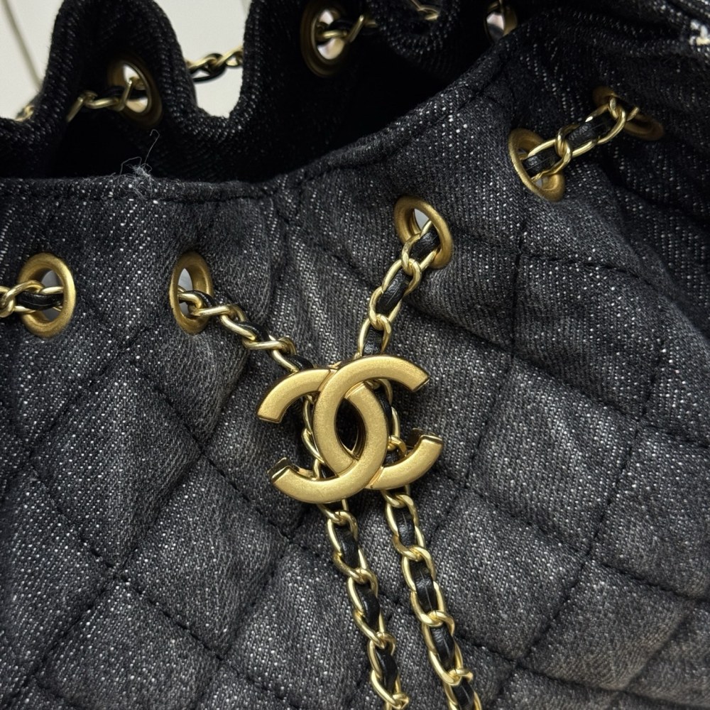 Chanel（シャネル）25C ウォッシュドデニム グラデーション Hobo 腋下バッグ 小型 30x26x14cm ブラック コピー品