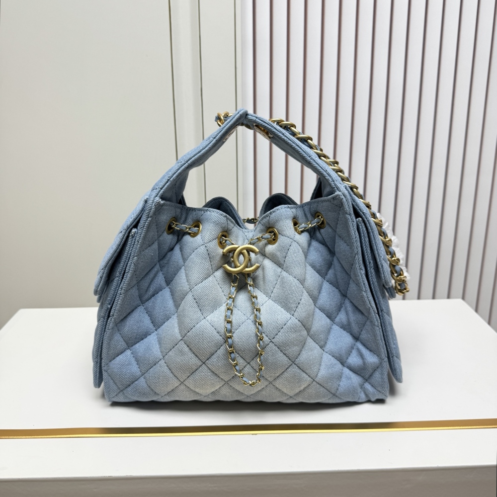 Chanel（シャネル）25C ウォッシュドデニム グラデーション Hobo 腋下バッグ 小型 30x26x14cm ブルー コピー品