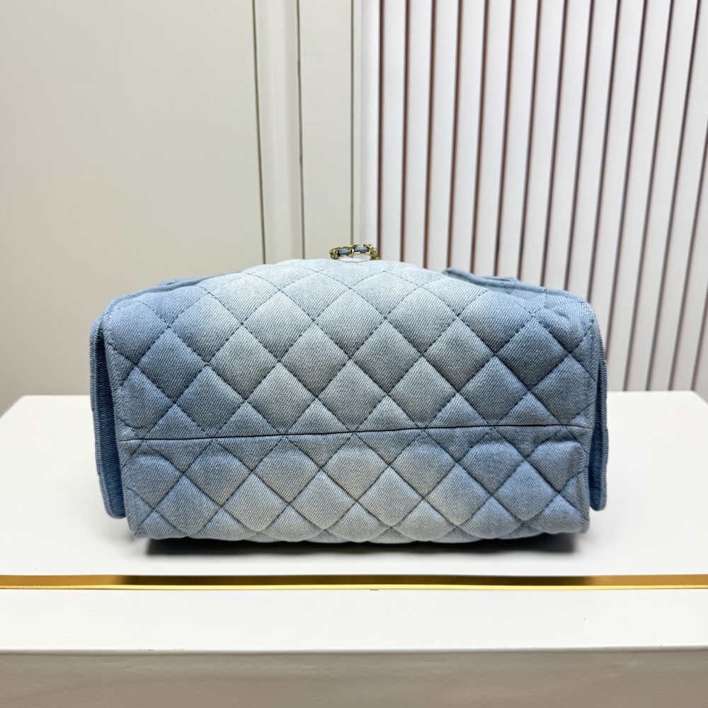 Chanel（シャネル）25C ウォッシュドデニム グラデーション Hobo 腋下バッグ 小型 30x26x14cm ブルー コピー品