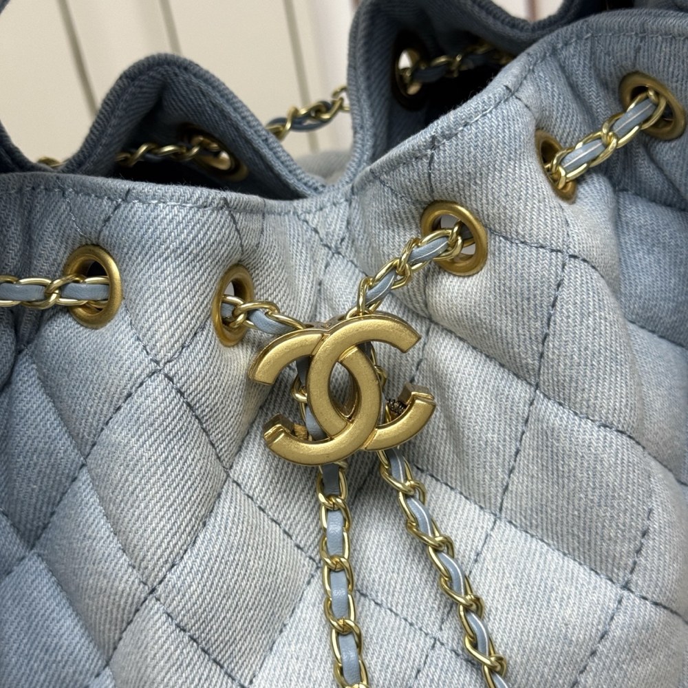 Chanel（シャネル）25C ウォッシュドデニム グラデーション Hobo 腋下バッグ 小型 30x26x14cm ブルー コピー品