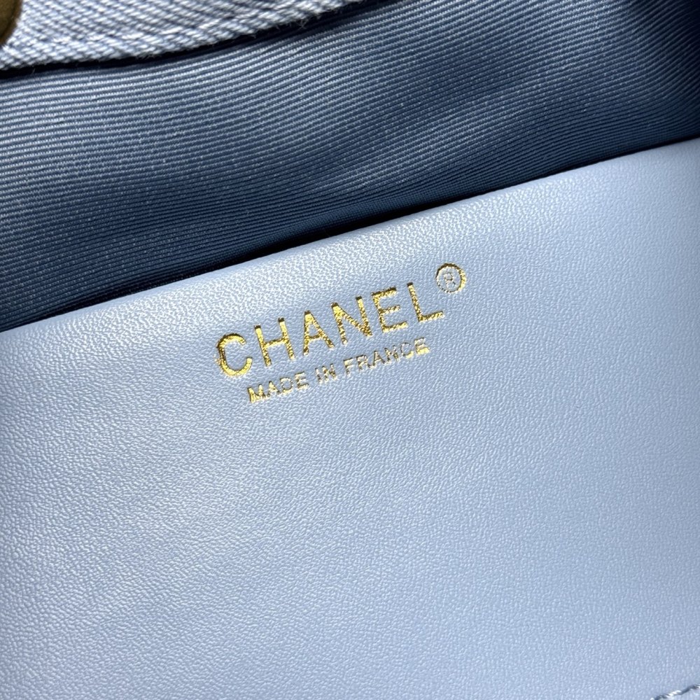 Chanel（シャネル）25C ウォッシュドデニム グラデーション Hobo 腋下バッグ 小型 30x26x14cm ブルー コピー品