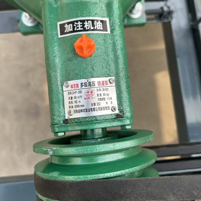 Single-Gun Hose Reel Irrigator for Large Fields with Adjustable Water Flow