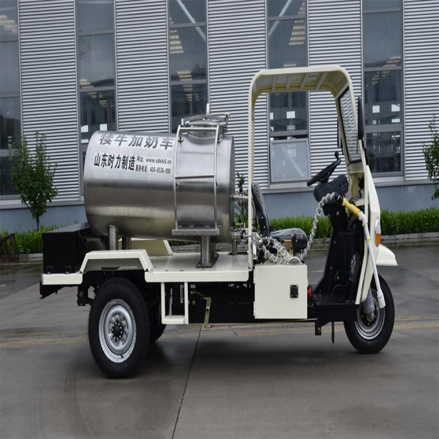 Mobile Milk Feeding Cart  Dairy Farm Livestock Feeding 500L Capacity