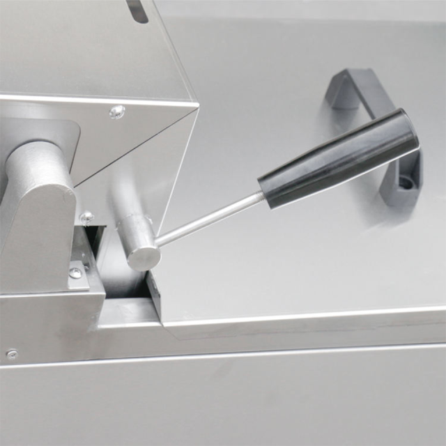 E-DZ-12F Electric Fryer 4kW Compact Stand with Oil Filtration for Snack Bars