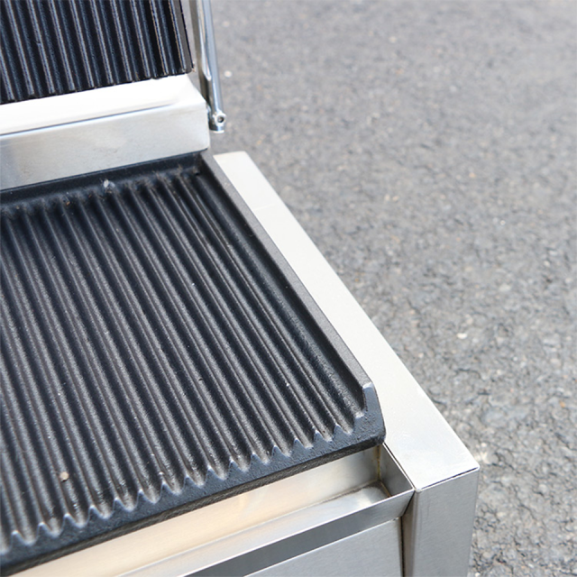 E-DPX-13 Electric Waffle Maker with Removable Plates for Cafés and Bakeries