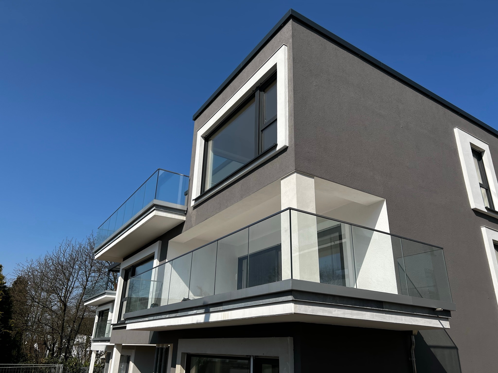 Glass Base Rail System