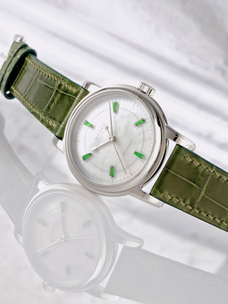 KPAKE 11.09-1T WHITE MOTHER-OF-PEARL & TSAVORITE GARNET