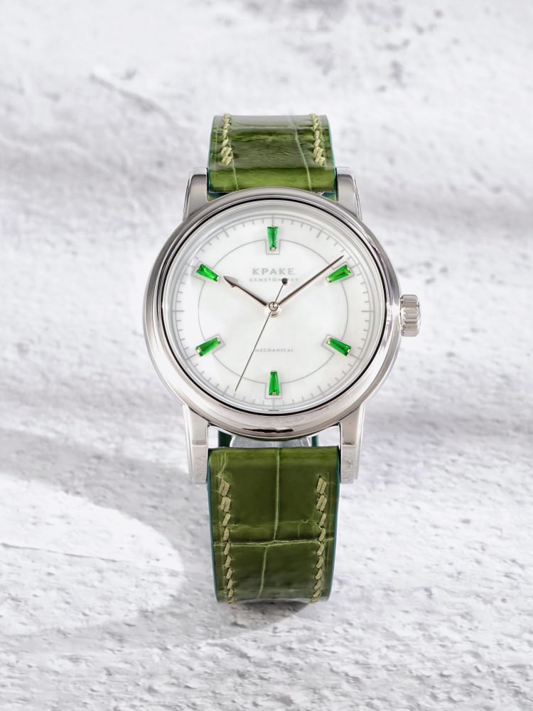 KPAKE 11.09-1T WHITE MOTHER-OF-PEARL & TSAVORITE GARNET