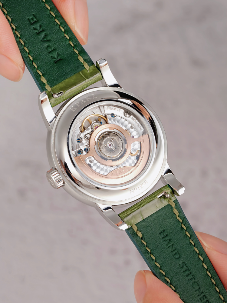 KPAKE 11.09-1T WHITE MOTHER-OF-PEARL & TSAVORITE GARNET
