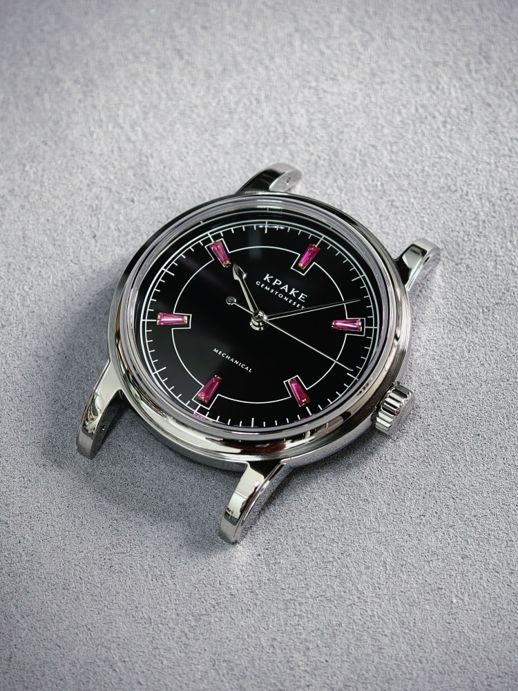 KPAKE 11.09 SPECIAL EDITION – ELEGANT BLACK WITH NATURAL RUBIES