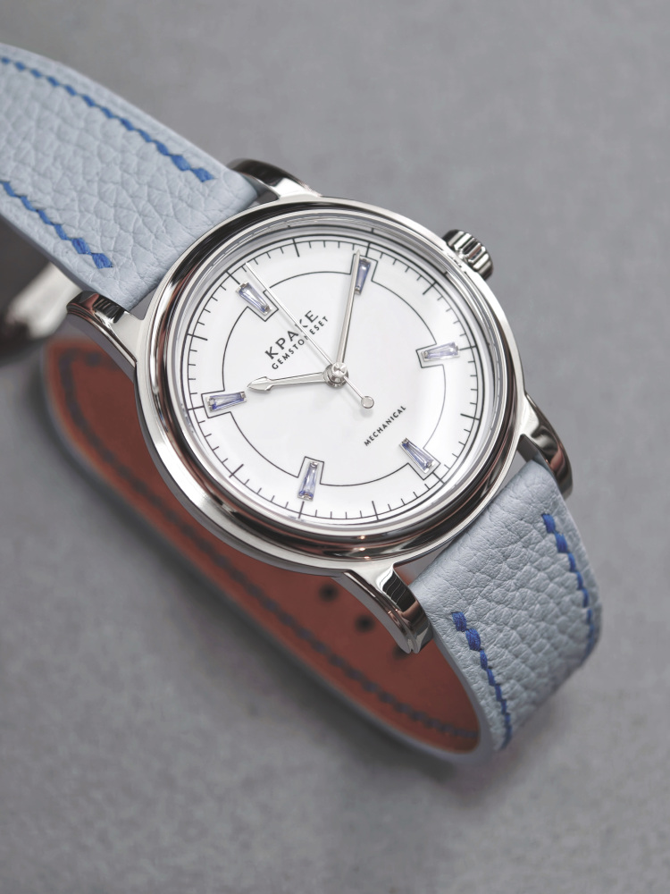 KPAKE 11.09 SPECIAL EDITION – ELEGANT WHITE WITH NATURAL BLUE SAPPHIRES