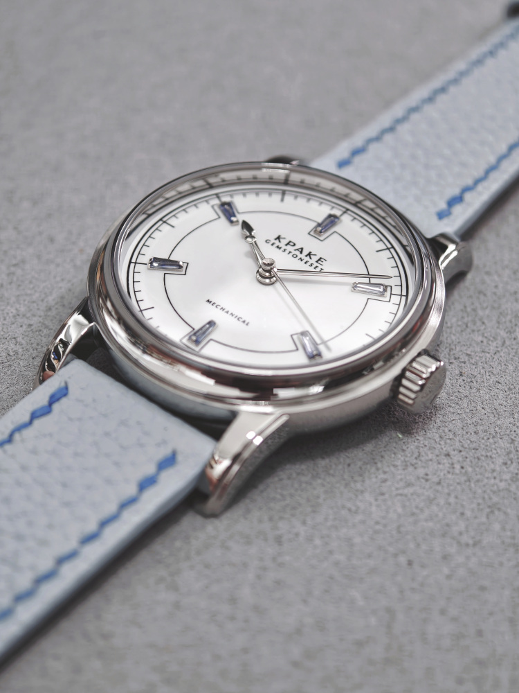 KPAKE 11.09 SPECIAL EDITION – ELEGANT WHITE WITH NATURAL BLUE SAPPHIRES