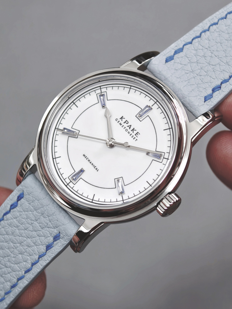 KPAKE 11.09 SPECIAL EDITION – ELEGANT WHITE WITH NATURAL BLUE SAPPHIRES
