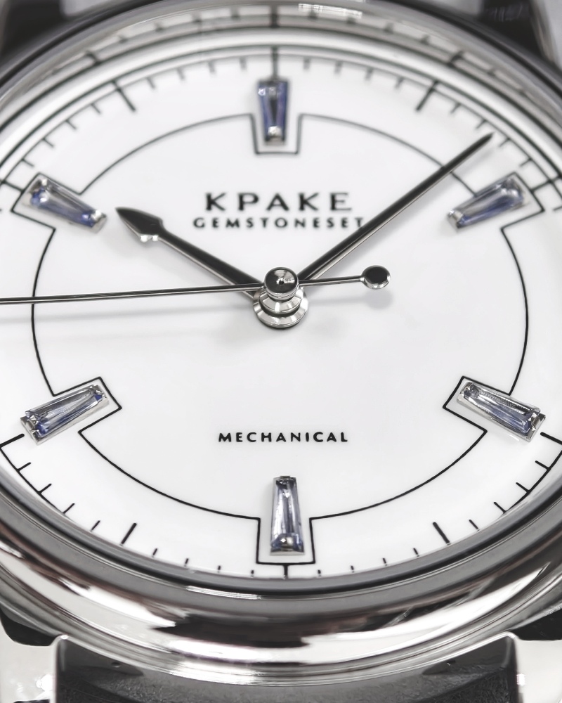 KPAKE 11.09 SPECIAL EDITION – ELEGANT WHITE WITH NATURAL BLUE SAPPHIRES