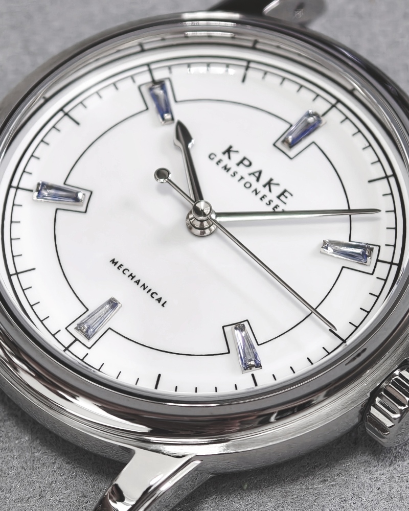 KPAKE 11.09 SPECIAL EDITION – ELEGANT WHITE WITH NATURAL BLUE SAPPHIRES