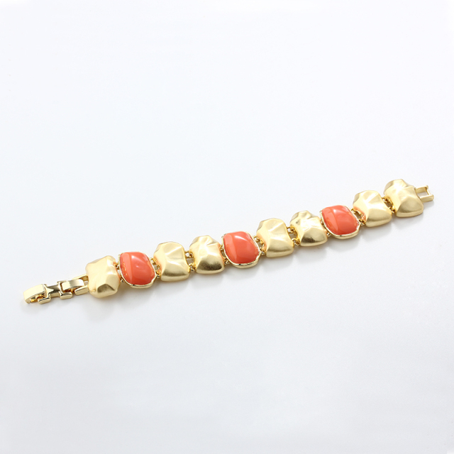 Gold-Tone Metal Irregular Beads and Imitation Coral Bracelet