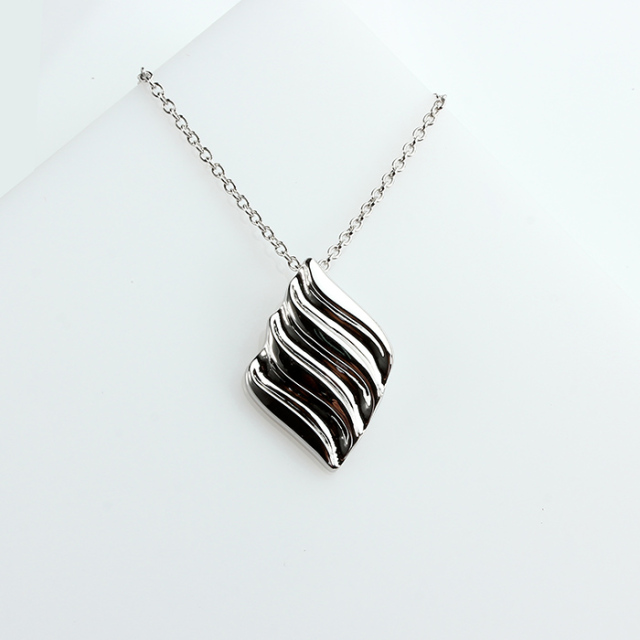 925 Sterling Silver Flowing Wave Rhombus Pendant