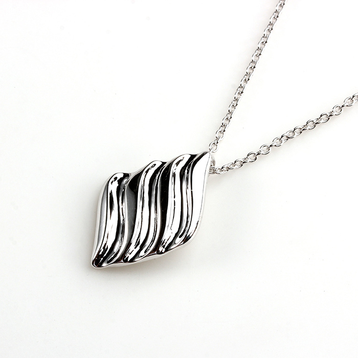 925 Sterling Silver Flowing Wave Rhombus Pendant