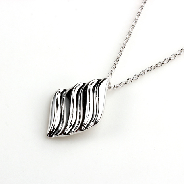 925 Sterling Silver Flowing Wave Rhombus Pendant