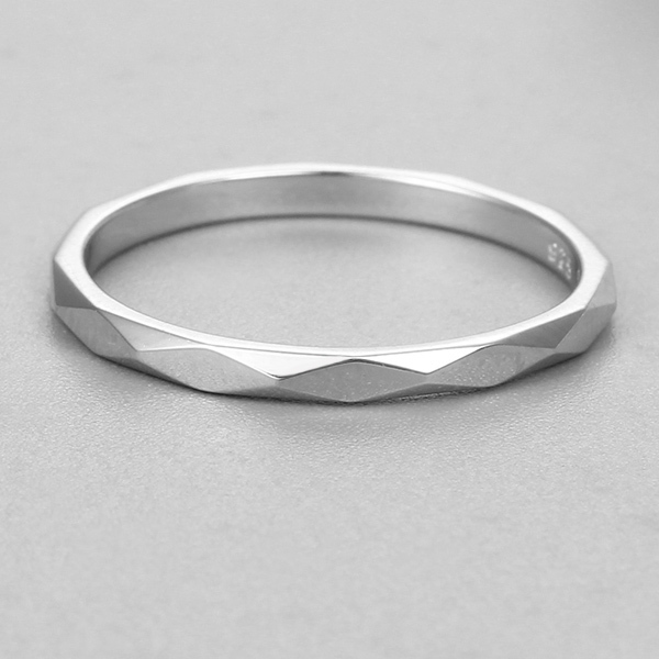 925 Sterling Silver Rhombus Cut Twist Thin Ring
