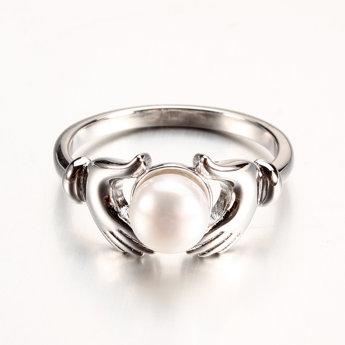 925 Sterling Silver Claddagh Hands Pearl Ring