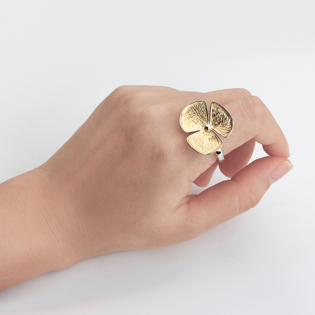 925 Sterling Silver Two-Tone Hammer Flower Ring