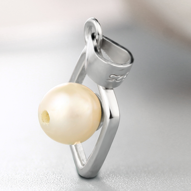 925 Sterling Silver Simple Diamond Shaped Pendant For Pearl